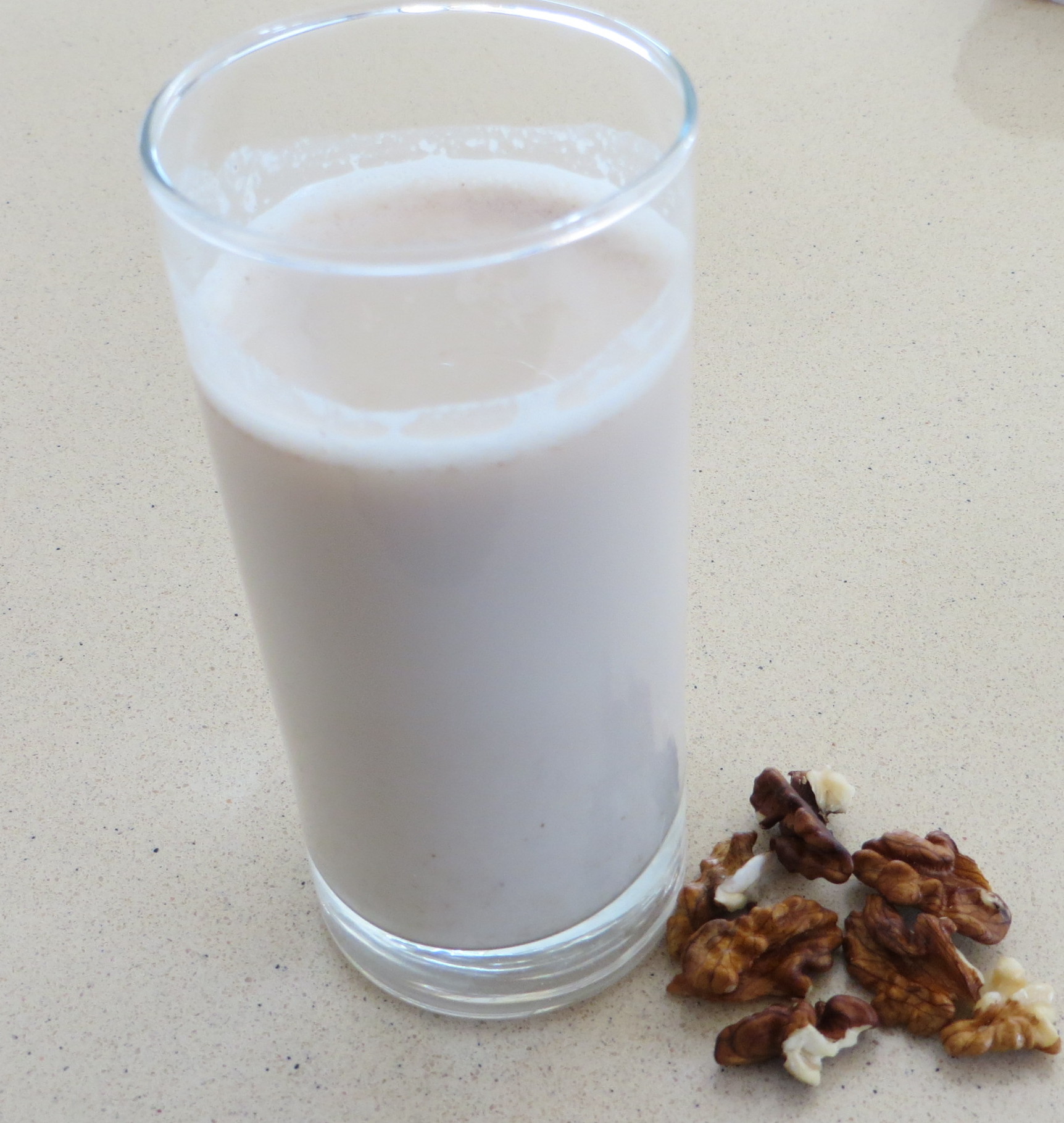 Cup with walnut milk