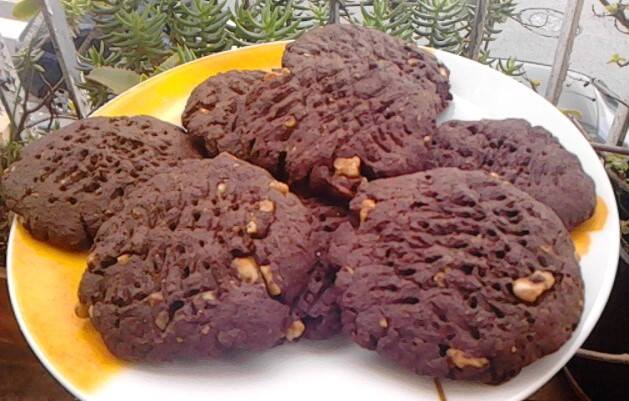 Cocoa and Cashew Cookies