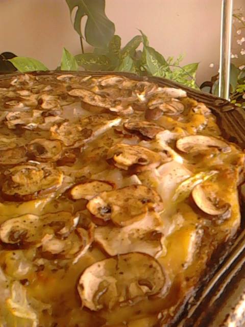 Shiitake mushroom and zucchini pizza
