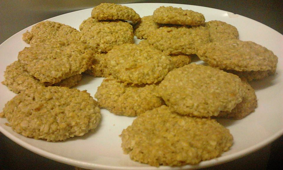 Whole oats, cinnamon and lemon cookies