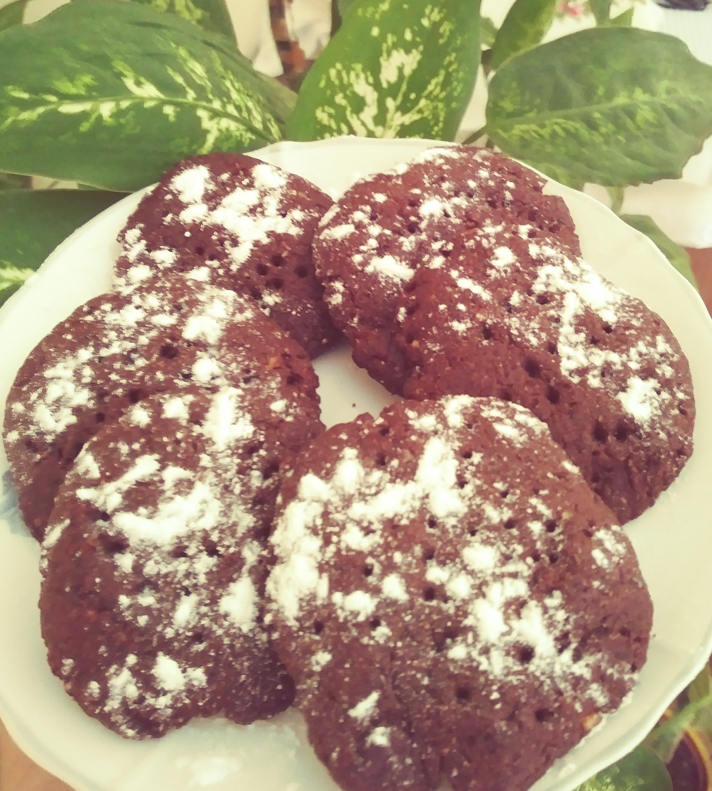 Carob and hazelnut cookies