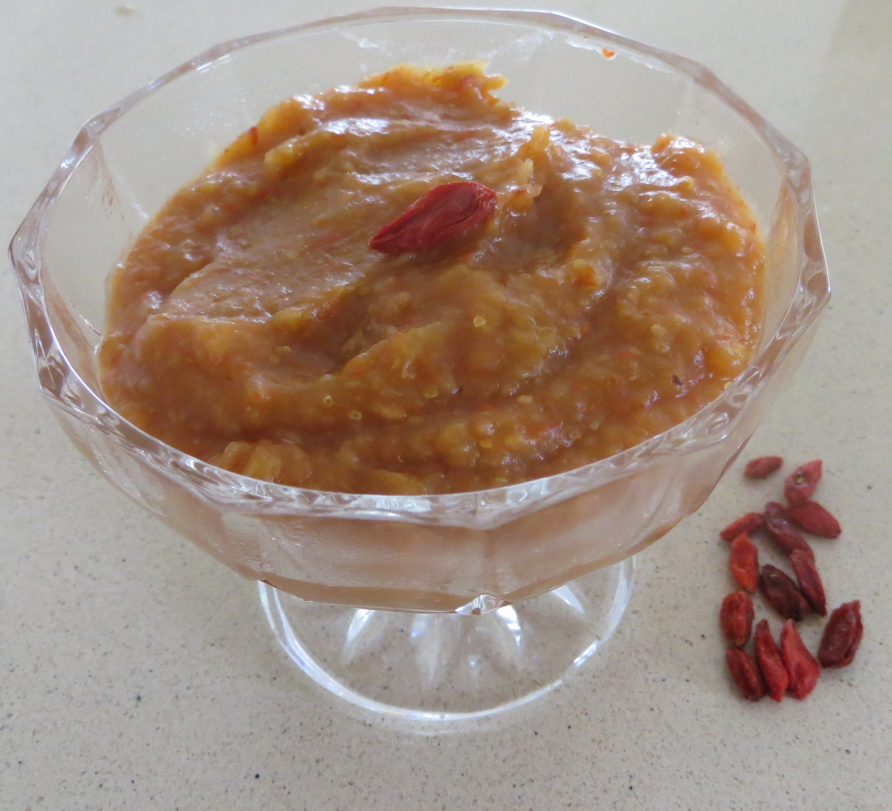 Goji and apple puree