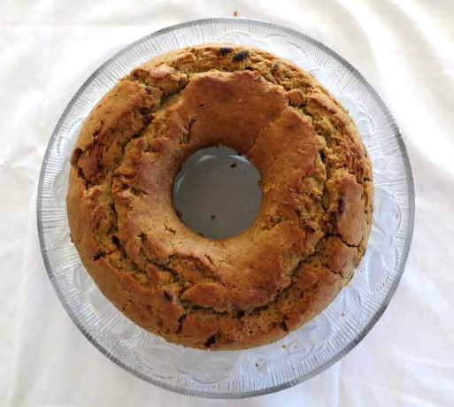 Dish with goji and orange cake